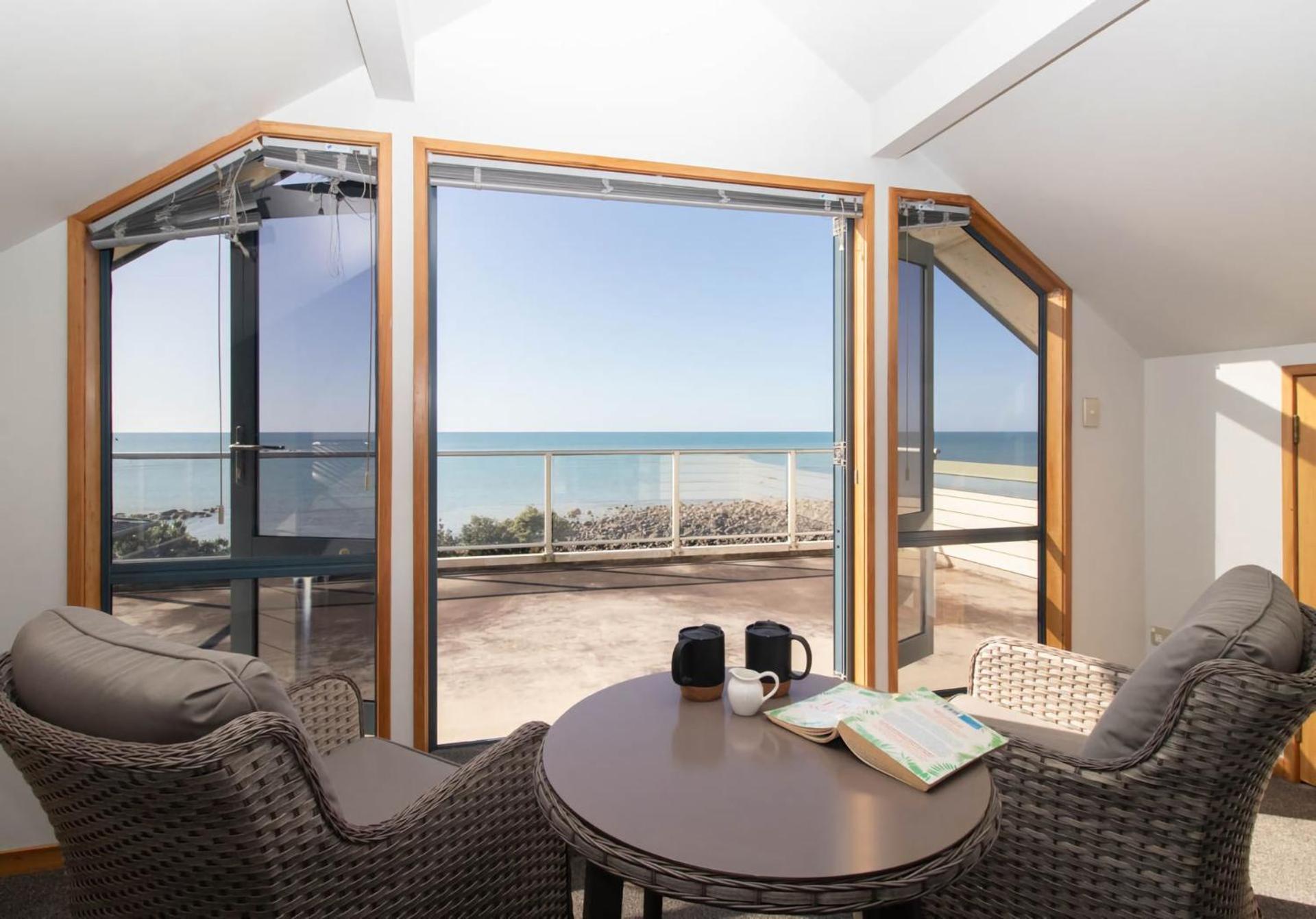 Beachfront Bliss On Wanaka Terrace Support Local Villa New Plymouth Buitenkant foto